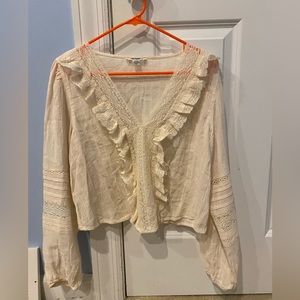 AMERICAN EAGLE. size MEDIUM. Cream colored blouse
